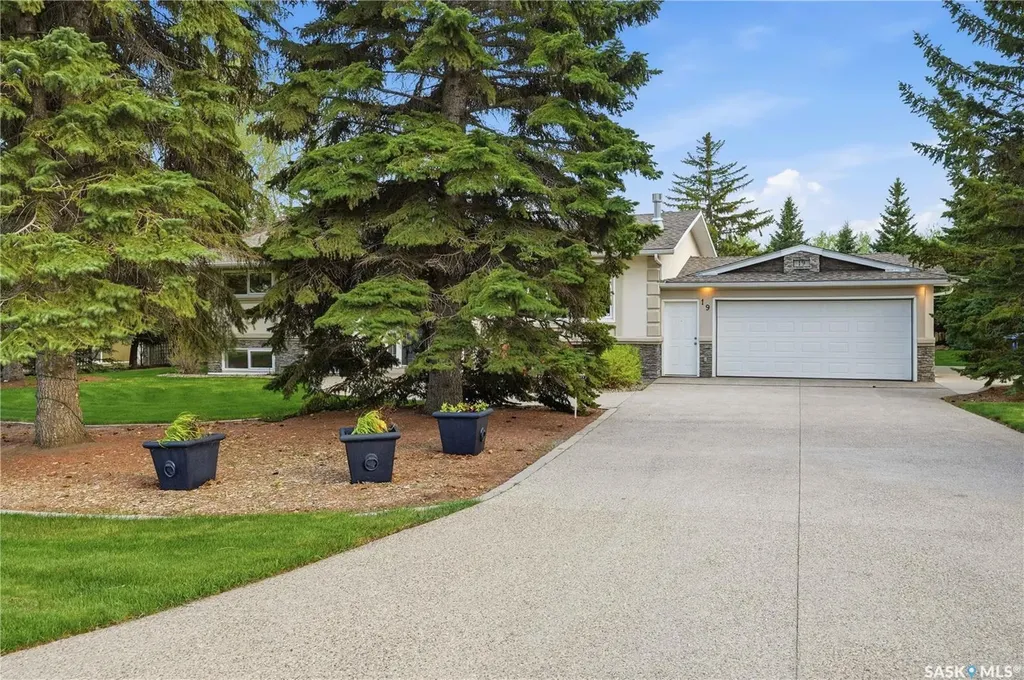 19 Ridgedale Bay White City SK S4L 5B1