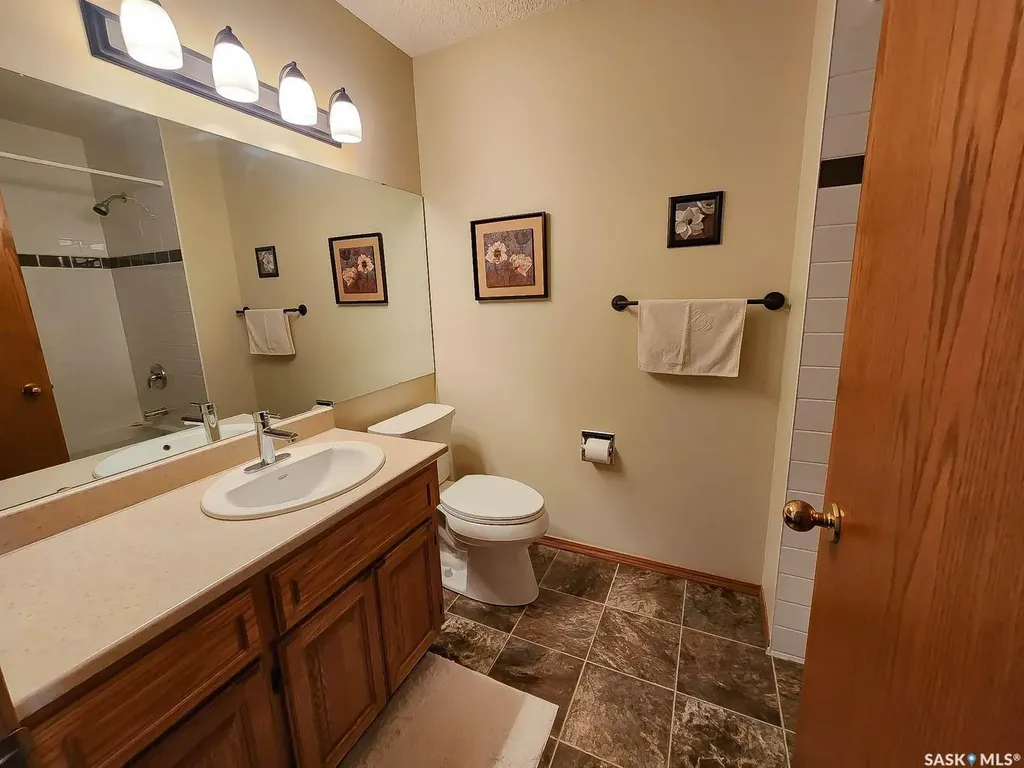 205 Hector Crescent N Regina SK S4Y 1C1