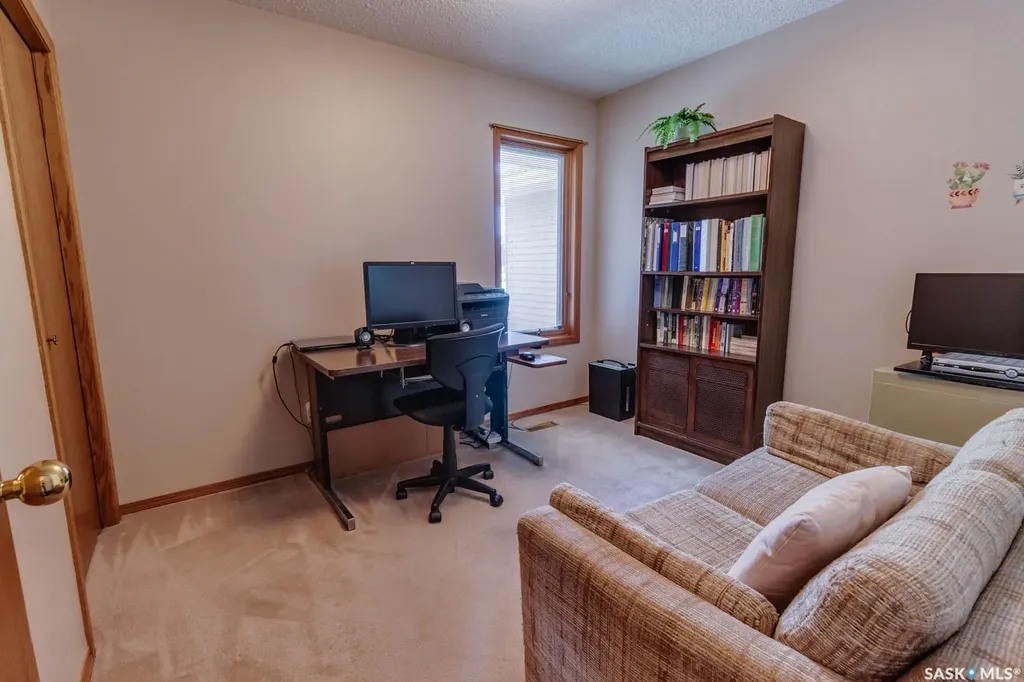 205 Hector Crescent N Regina SK S4Y 1C1