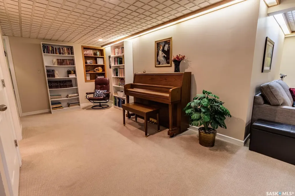 205 Hector Crescent N Regina SK S4Y 1C1