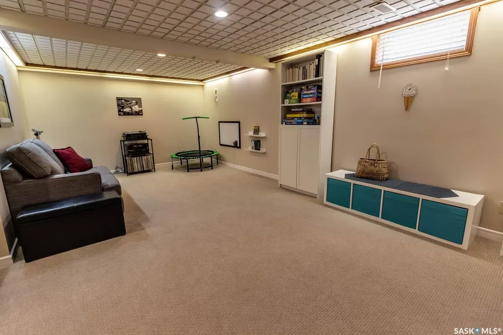 205 Hector Crescent N Regina SK S4Y 1C1