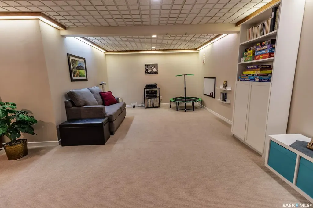 205 Hector Crescent N Regina SK S4Y 1C1