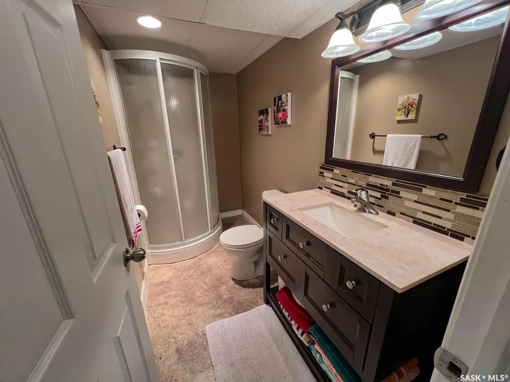 205 Hector Crescent N Regina SK S4Y 1C1