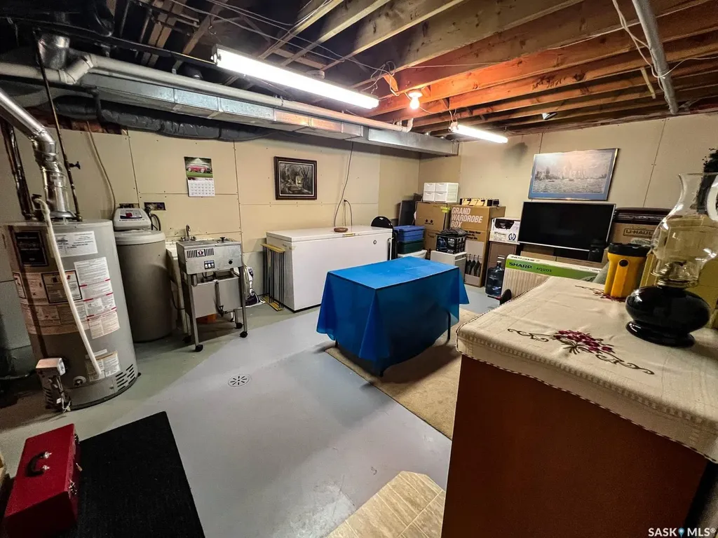 205 Hector Crescent N Regina SK S4Y 1C1