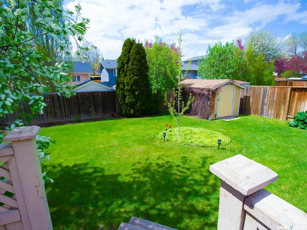 205 Hector Crescent N Regina SK S4Y 1C1