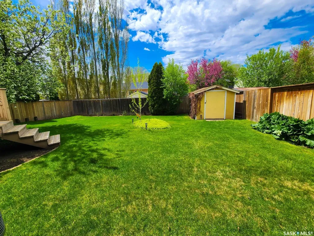 205 Hector Crescent N Regina SK S4Y 1C1