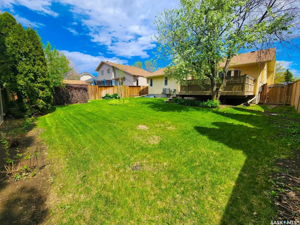 205 Hector Crescent N Regina SK S4Y 1C1