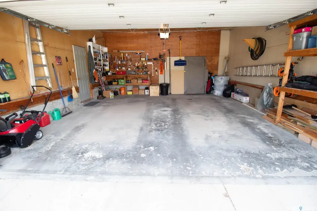 205 Hector Crescent N Regina SK S4Y 1C1