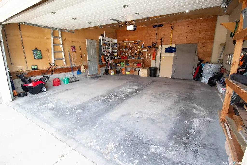 205 Hector Crescent N Regina SK S4Y 1C1