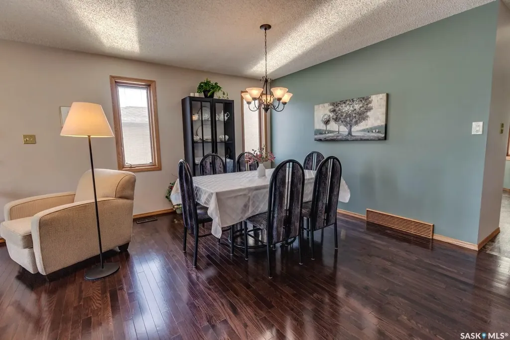 205 Hector Crescent N Regina SK S4Y 1C1