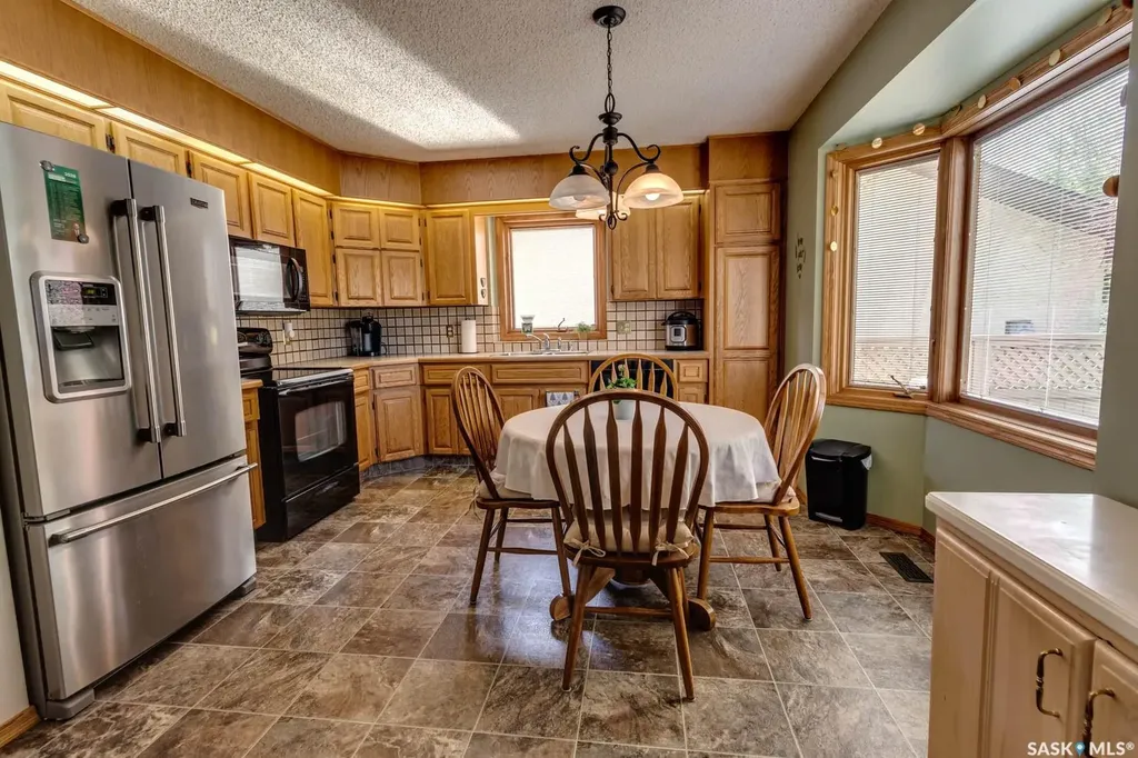 205 Hector Crescent N Regina SK S4Y 1C1