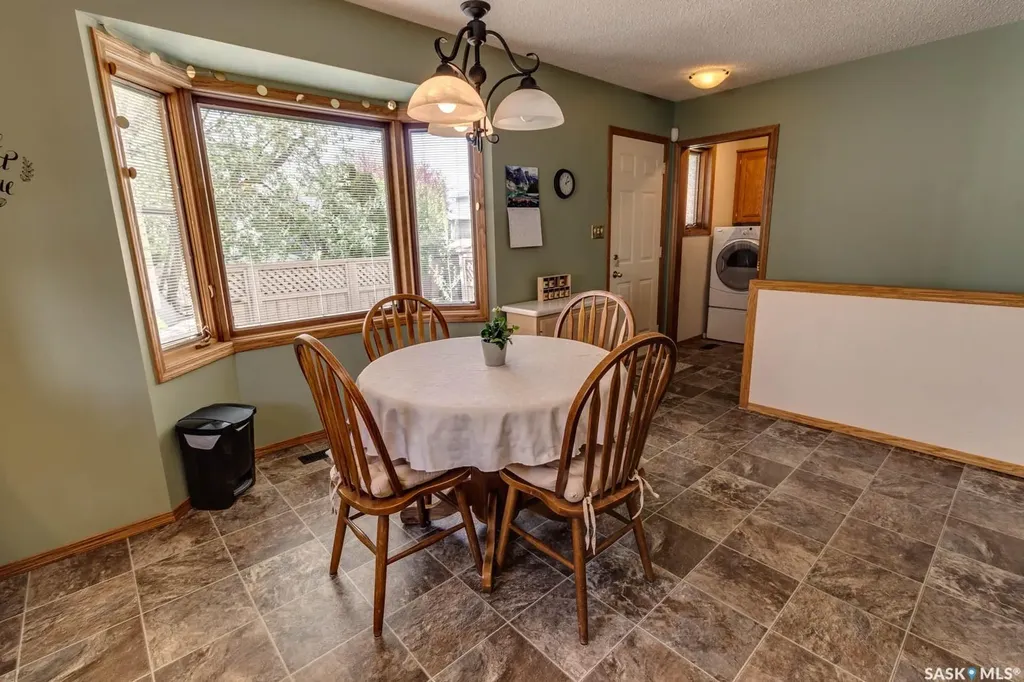 205 Hector Crescent N Regina SK S4Y 1C1