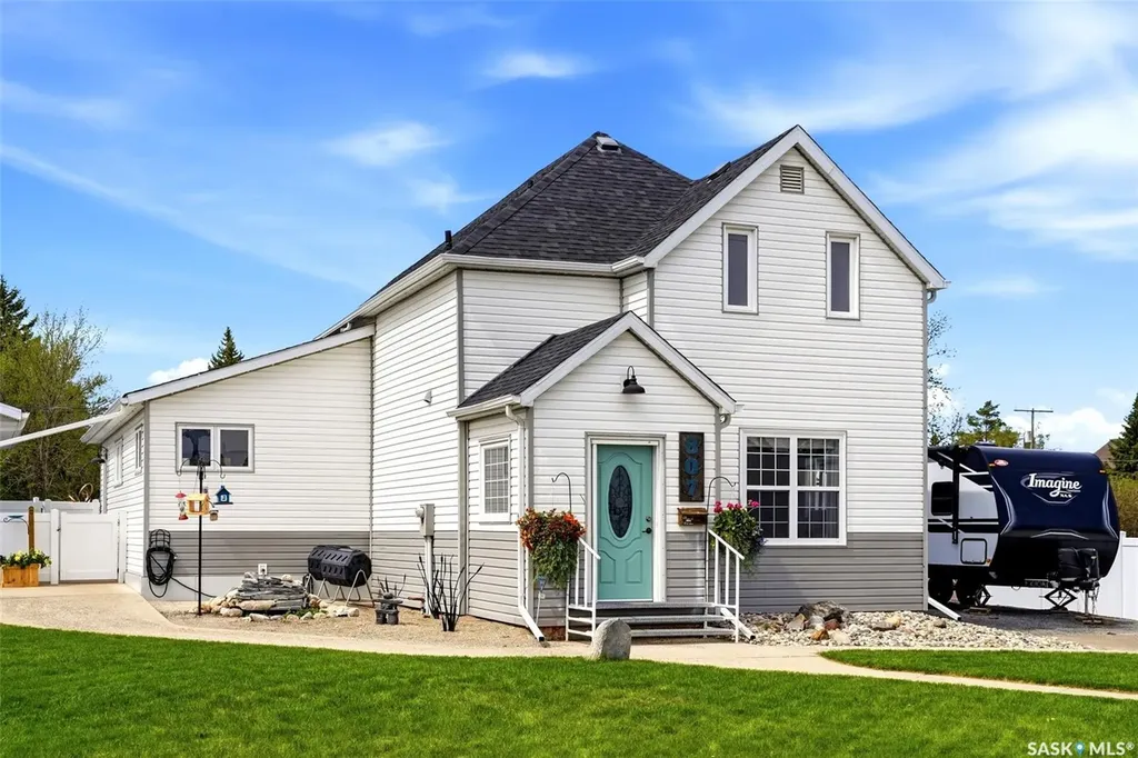 807 Woodward Avenue Indian Head SK S0G 2K0