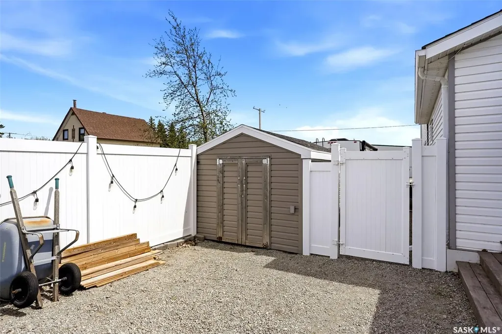 807 Woodward Avenue Indian Head SK S0G 2K0
