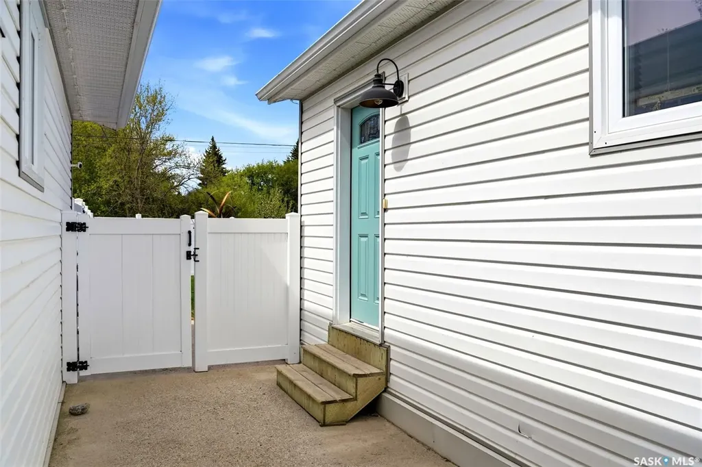 807 Woodward Avenue Indian Head SK S0G 2K0