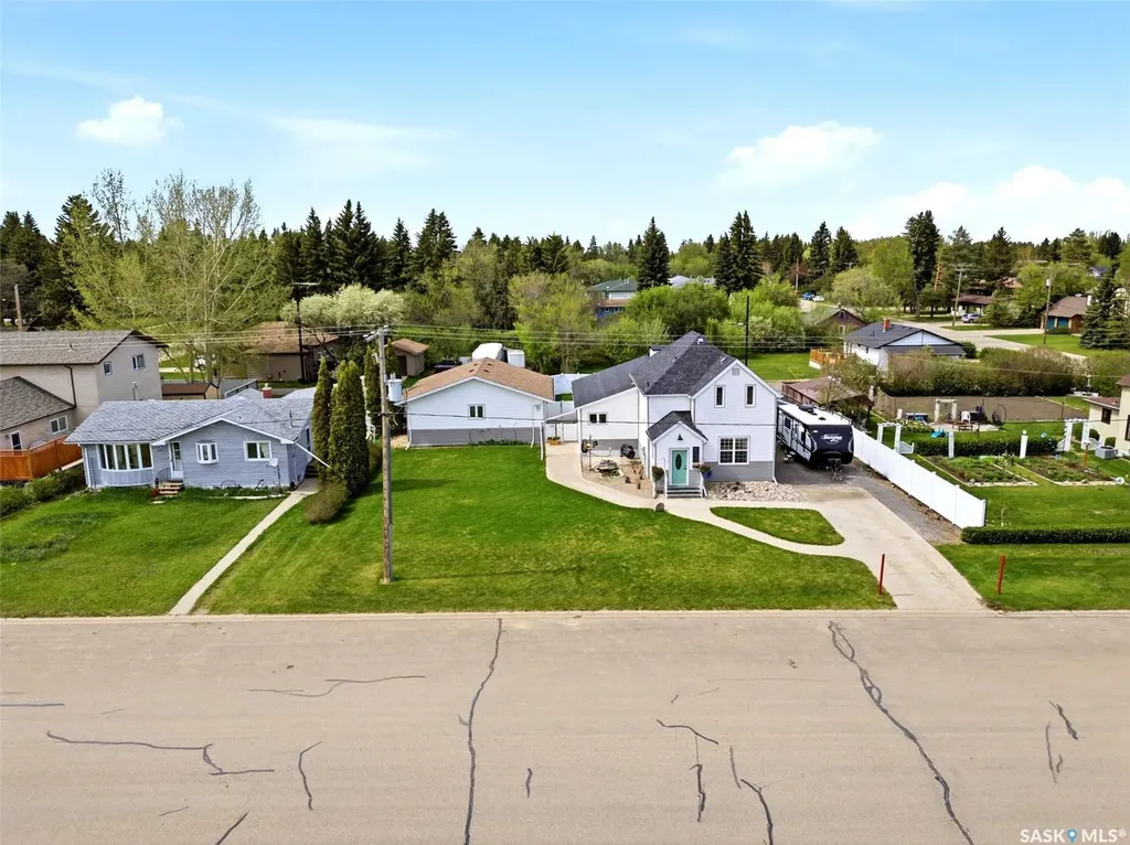 807 Woodward Avenue Indian Head SK S0G 2K0