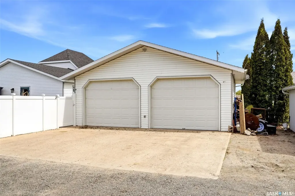 807 Woodward Avenue Indian Head SK S0G 2K0