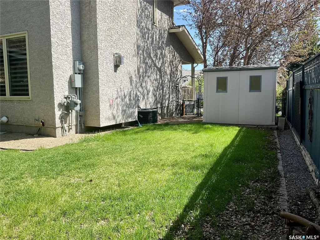 7527 Butler Bay Regina SK S4Y 1B8