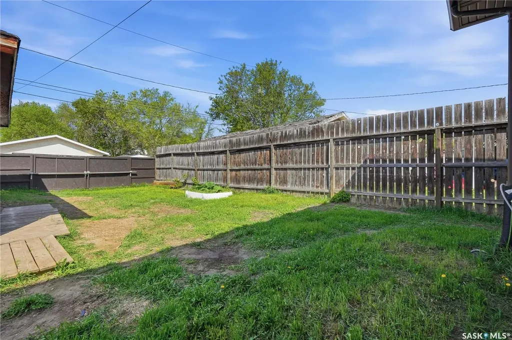 1360 Lacon Street Regina SK S4N 1Y9