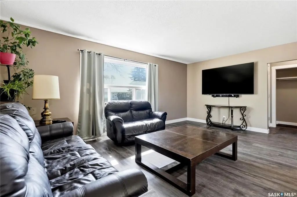 1360 Lacon Street Regina SK S4N 1Y9