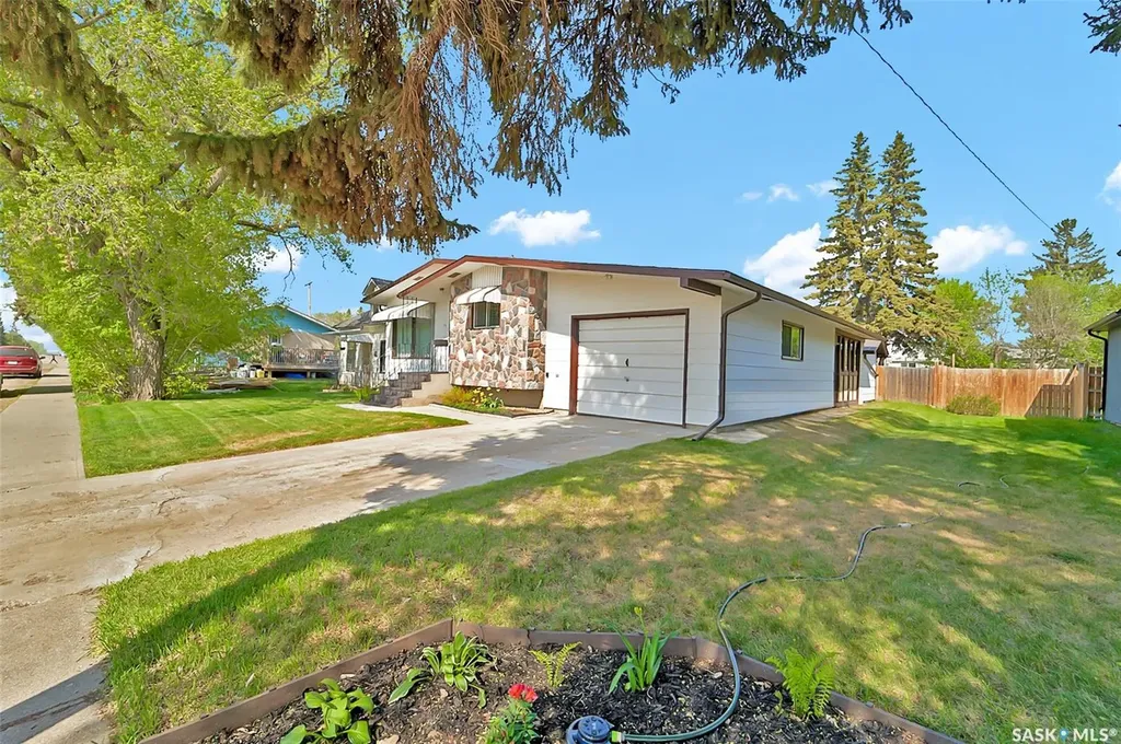 107 3rd Avenue E Blaine Lake SK S0J 0J0