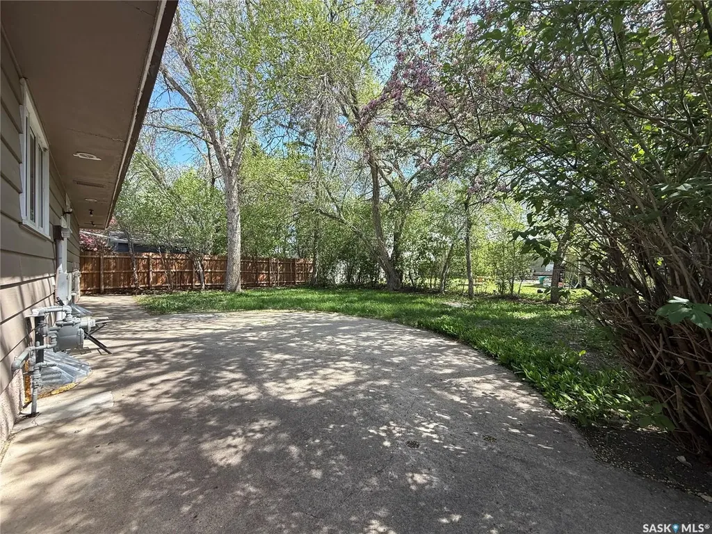 25 Calder Crescent Regina SK S4S 4A5