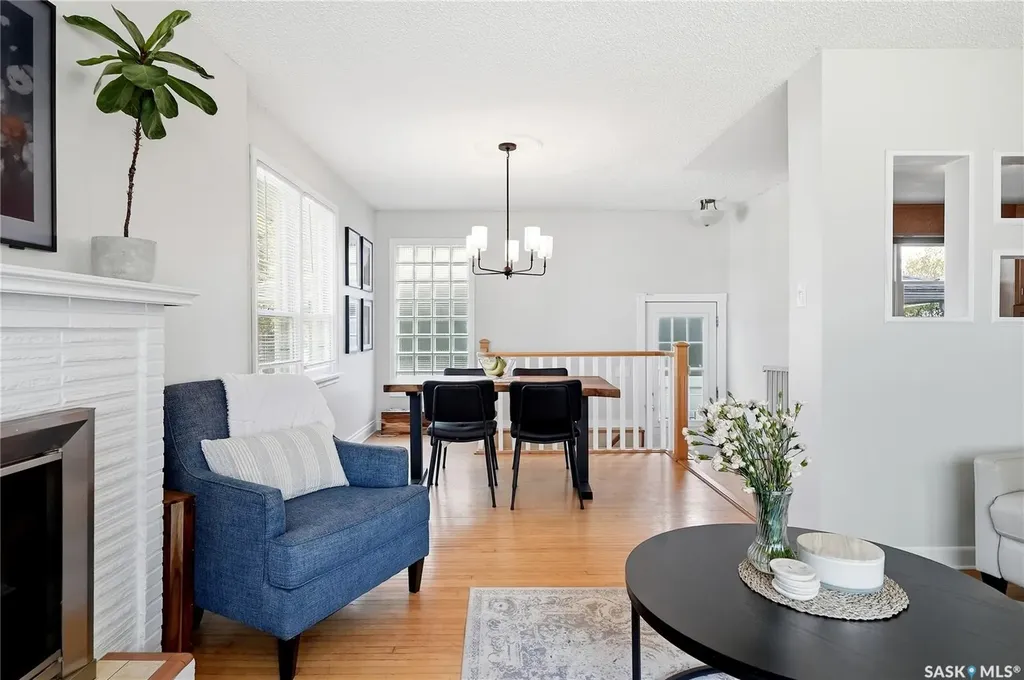 2102 Cumberland Avenue S Saskatoon SK S7J 1Z3