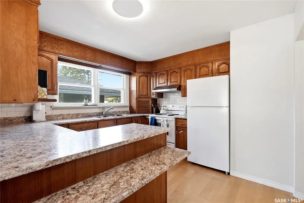 2102 Cumberland Avenue S Saskatoon SK S7J 1Z3