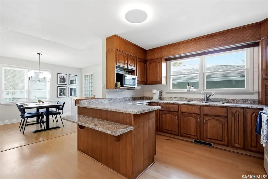 2102 Cumberland Avenue S Saskatoon SK S7J 1Z3