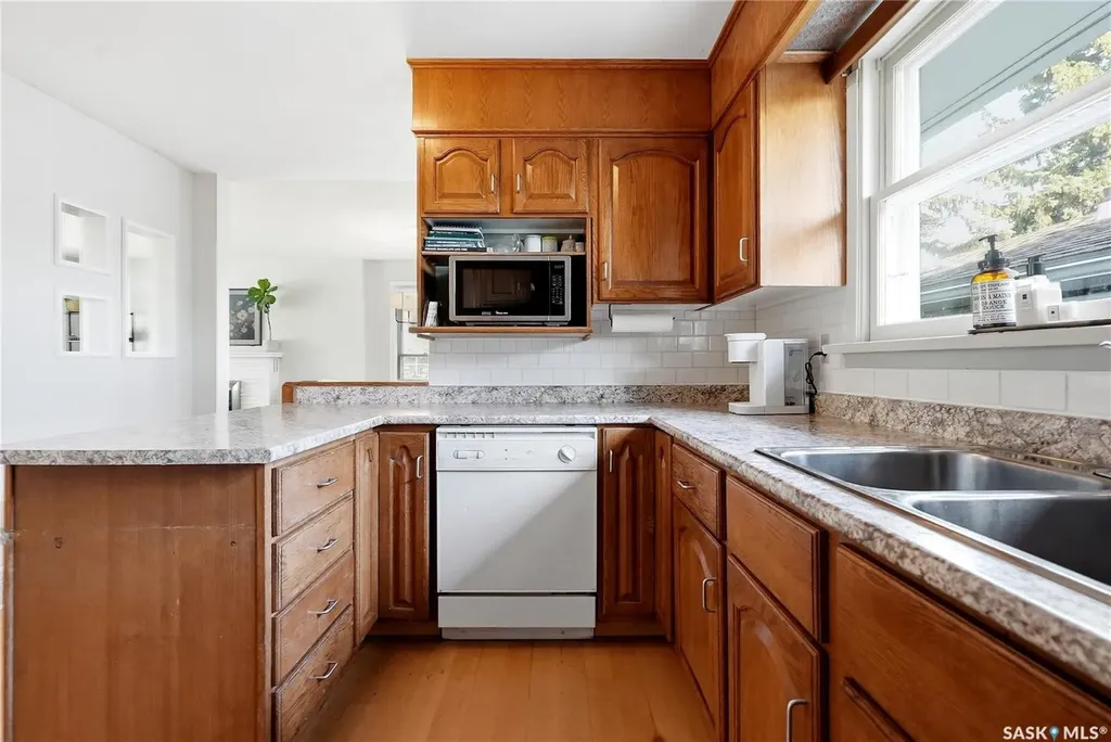 2102 Cumberland Avenue S Saskatoon SK S7J 1Z3