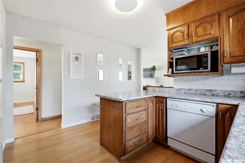 2102 Cumberland Avenue S Saskatoon SK S7J 1Z3