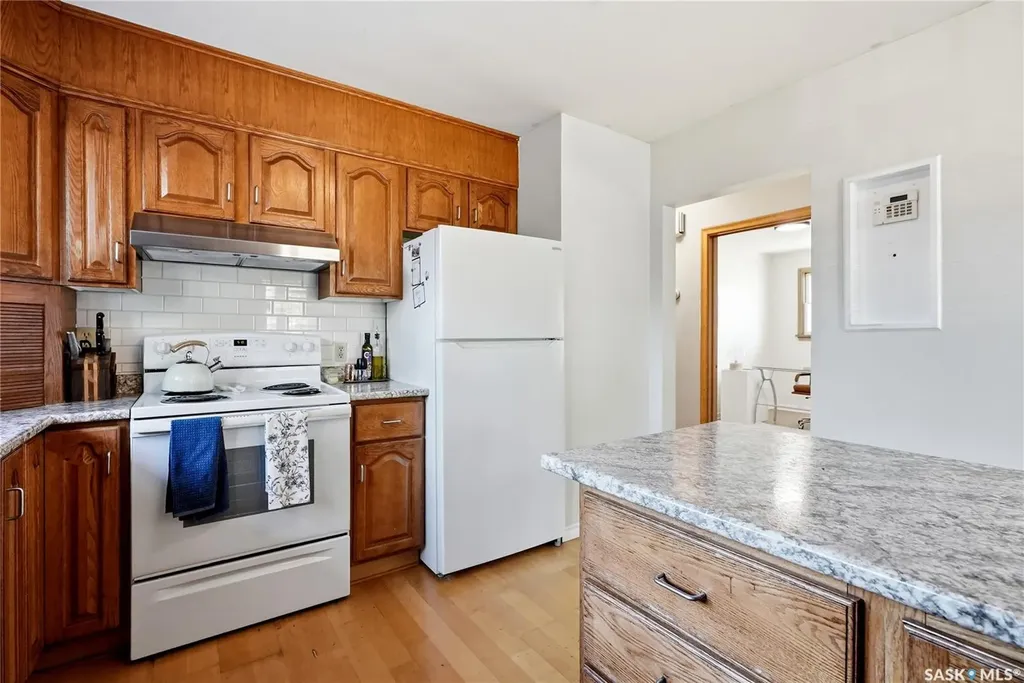 2102 Cumberland Avenue S Saskatoon SK S7J 1Z3