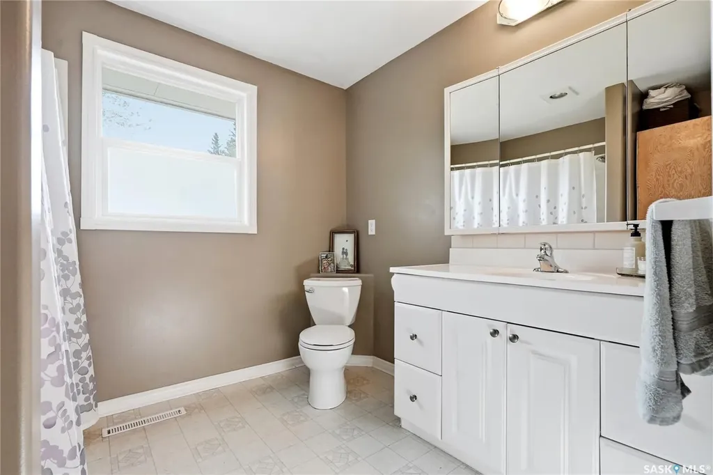 2102 Cumberland Avenue S Saskatoon SK S7J 1Z3