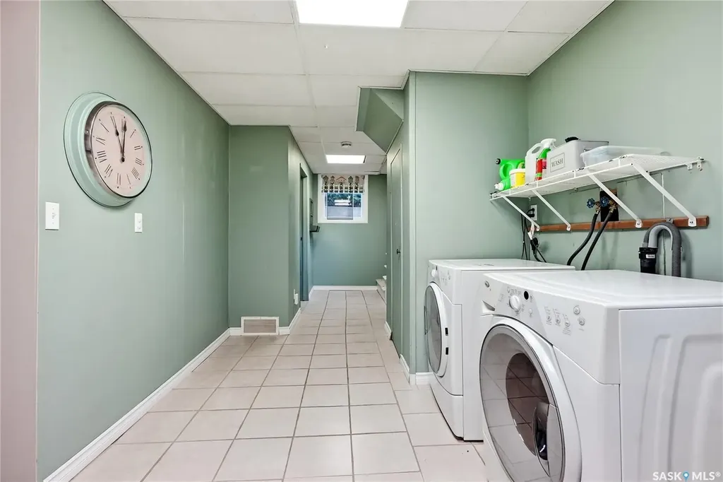 2102 Cumberland Avenue S Saskatoon SK S7J 1Z3