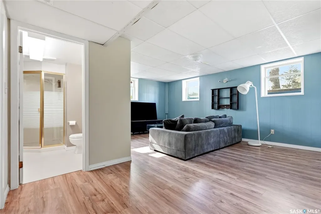 2102 Cumberland Avenue S Saskatoon SK S7J 1Z3
