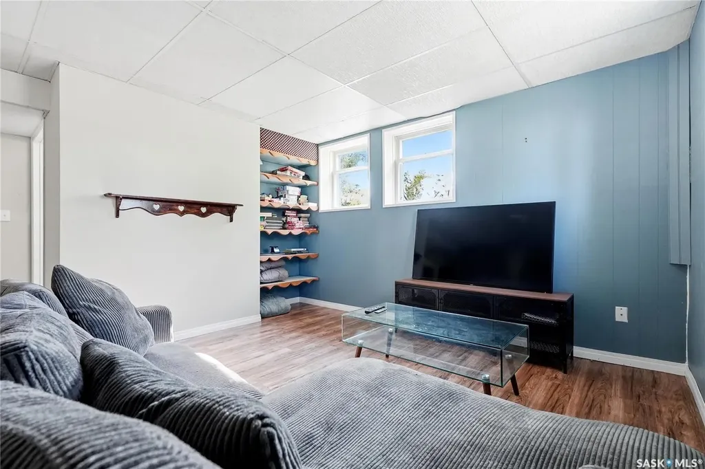 2102 Cumberland Avenue S Saskatoon SK S7J 1Z3