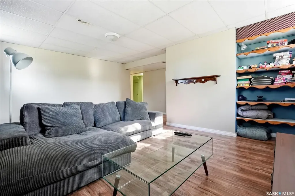 2102 Cumberland Avenue S Saskatoon SK S7J 1Z3