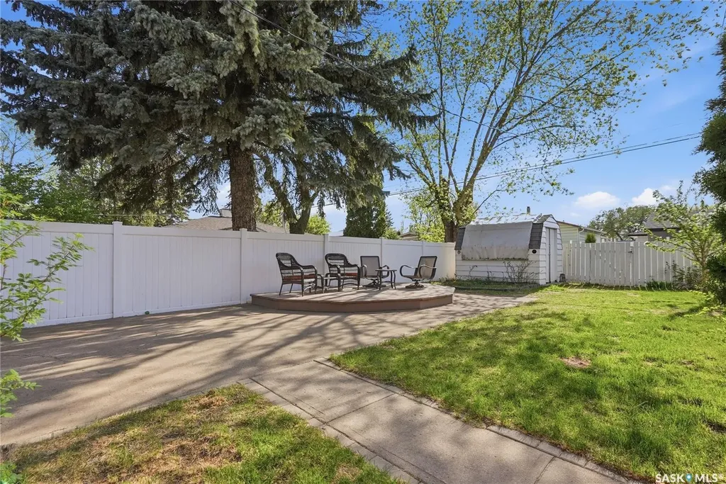 2102 Cumberland Avenue S Saskatoon SK S7J 1Z3