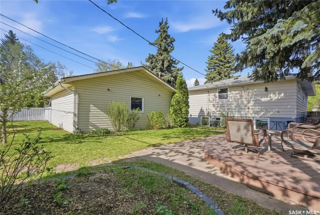 2102 Cumberland Avenue S Saskatoon SK S7J 1Z3