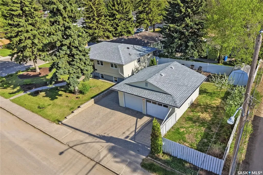 2102 Cumberland Avenue S Saskatoon SK S7J 1Z3
