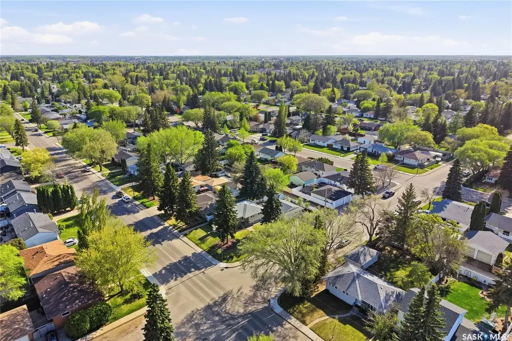 2102 Cumberland Avenue S Saskatoon SK S7J 1Z3
