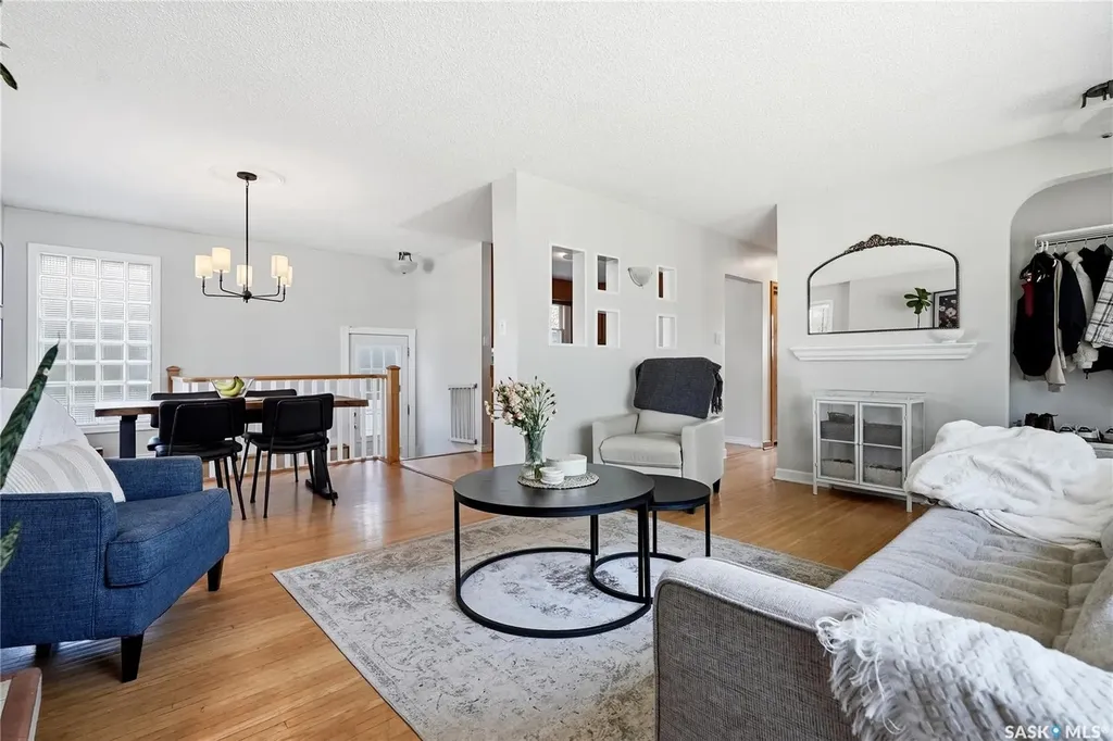 2102 Cumberland Avenue S Saskatoon SK S7J 1Z3