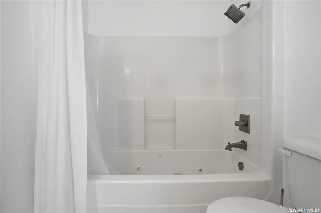 3 Iron Bridge Terrace Moose Jaw SK S6J 0B5
