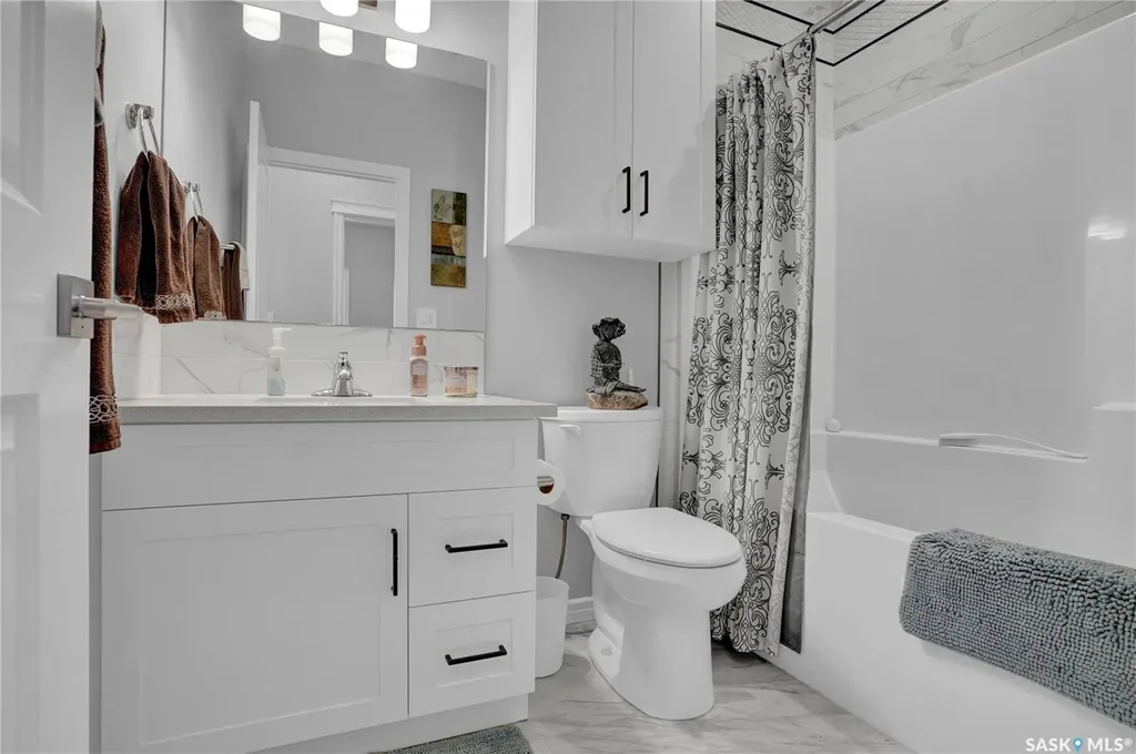 1015 Bradley Street Moose Jaw SK S6H 5Y4