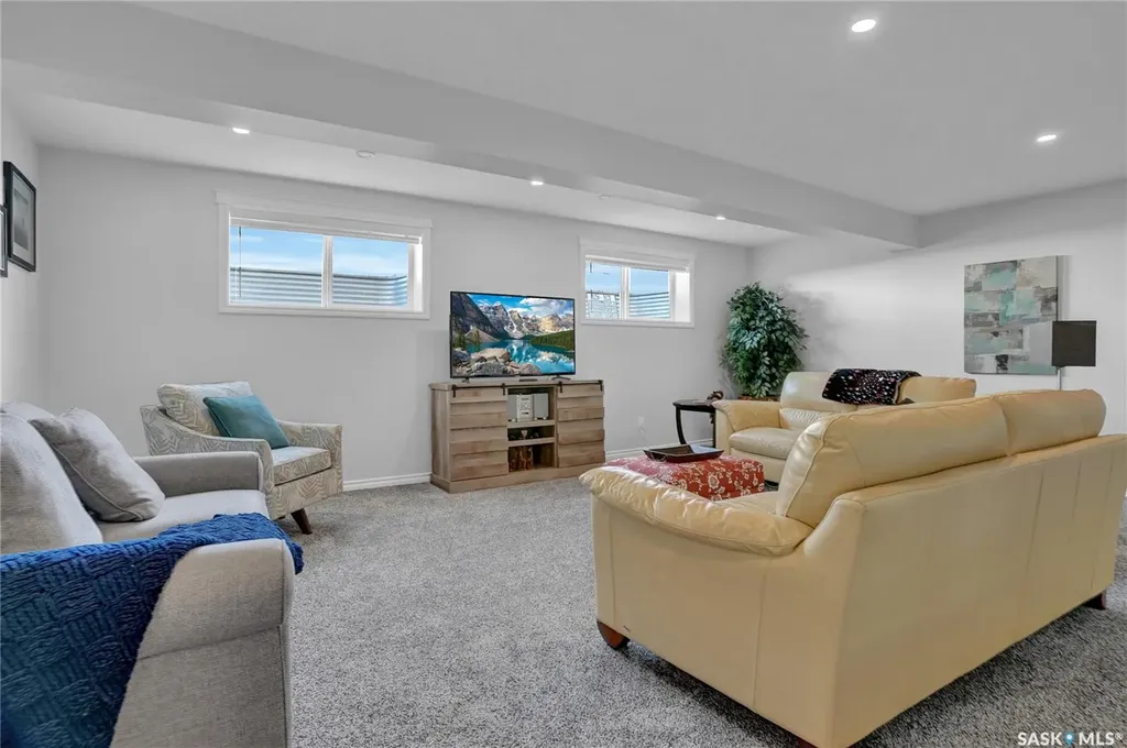 1015 Bradley Street Moose Jaw SK S6H 5Y4