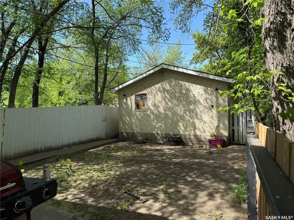 111 M Avenue S Saskatoon SK S7M 2K1