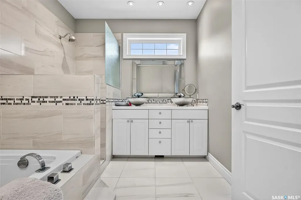 66 Everton Crescent Moose Jaw SK S6K 0A3