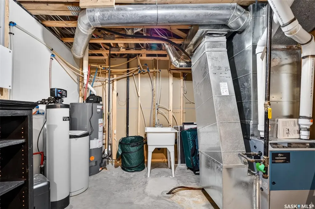 66 Everton Crescent Moose Jaw SK S6K 0A3