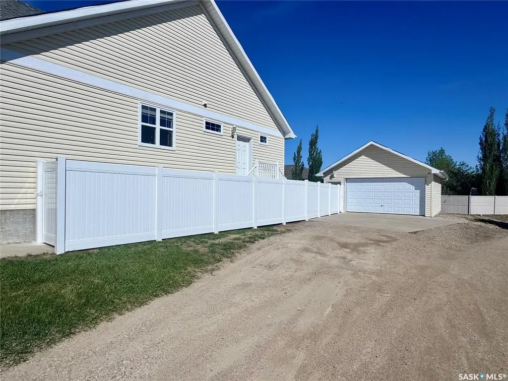 66 Everton Crescent Moose Jaw SK S6K 0A3