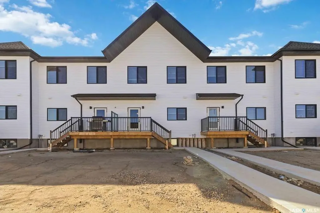 235 Feheregyhazi Boulevard Saskatoon SK S7W 1G8